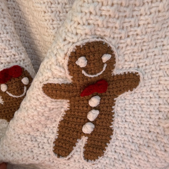 Cupcakes And Cashmere Christmas Gingerbread Tree Skirt - Picture 2 of 4